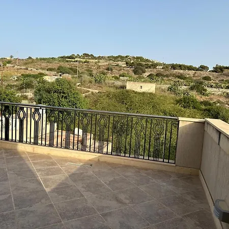 Seaside Retreat 3Bed W Garage In Spb! By Homely St. Paul's Bay Exterior photo