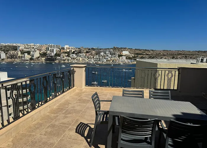 Seaside Retreat 3Bed W Garage In Spb! By Homely